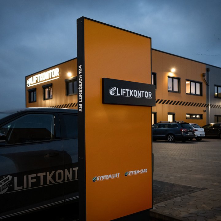 Liftkontor Bremerhaven: Neubau einer Werkhalle mit Bürogebäude, Waschplatz und Lagerhalle